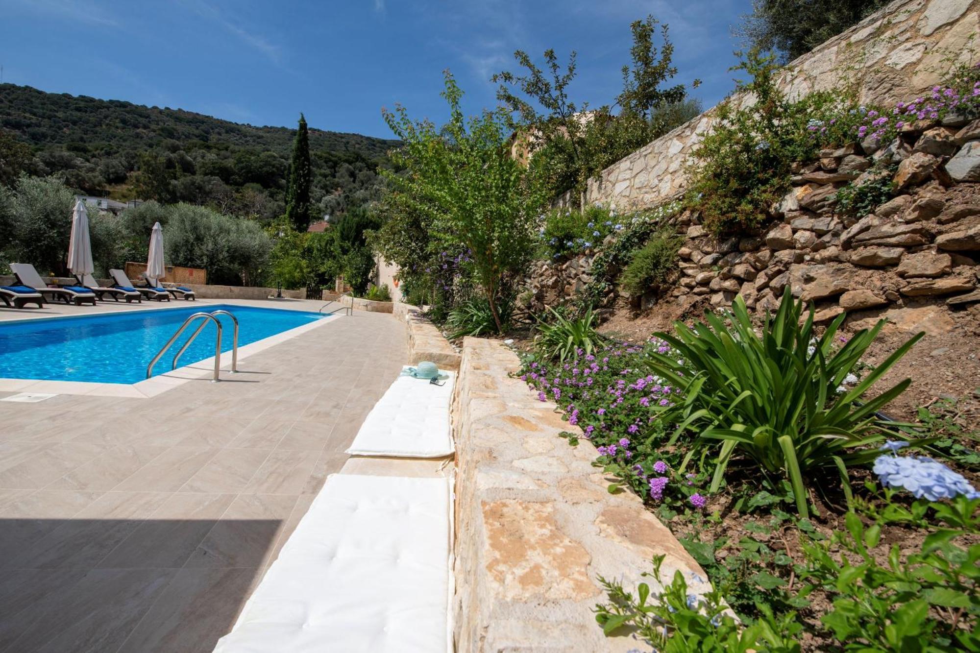 Serenity River Villa Palaiochora Dış mekan fotoğraf